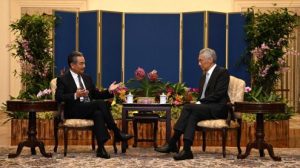 PM of Singapore meets with Chinese FM Wang Yi