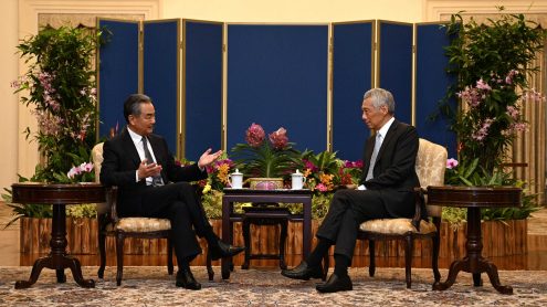 PM of Singapore meets with Chinese FM Wang Yi