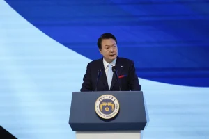 South Korea's President calls for strong security cooperation with US, Japan