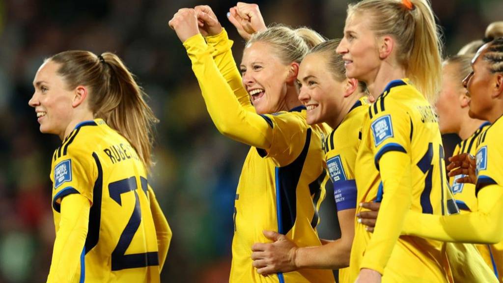 Sweden tops Group G after 2-0 win over Argentina