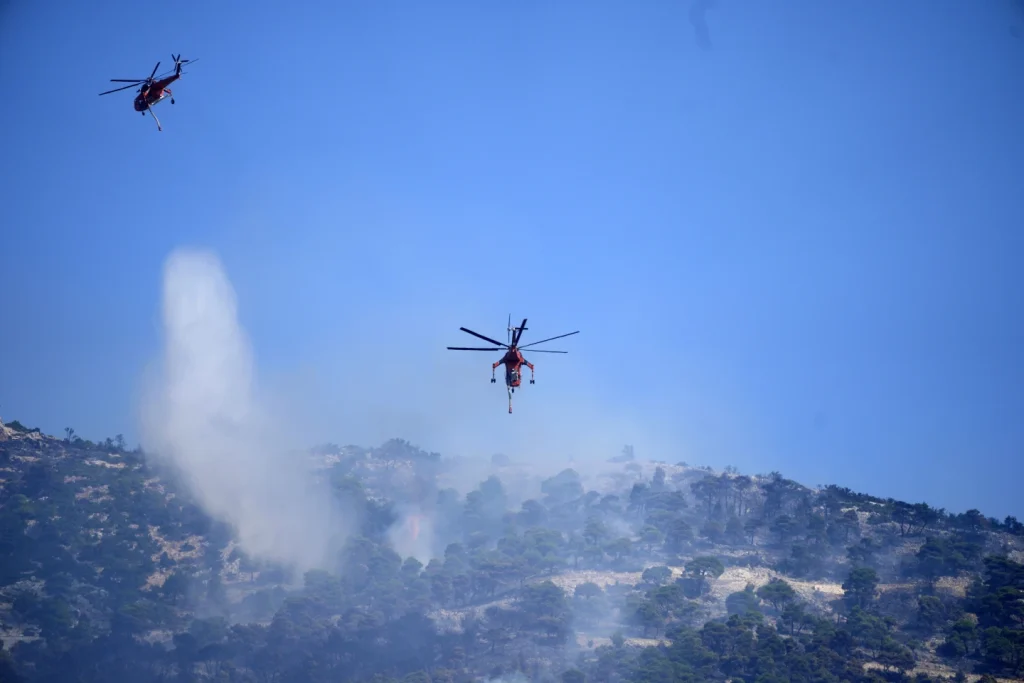 More than 600 firefighters struggle to control wildfires in Greece
