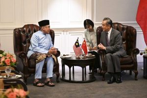 Malaysian PM meets with Chinese FM Wang Yi