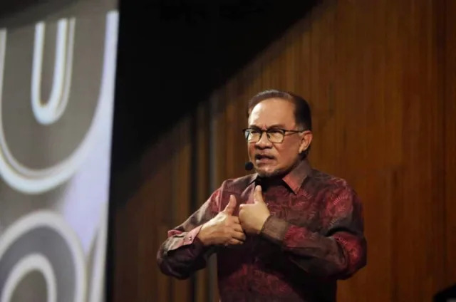 Malaysian PM admits unity govt's weak communication leads to lies, slander