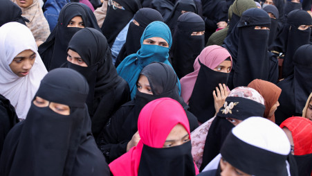 French schools refuse dozens girls wearing Muslim dress