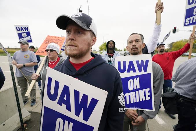 Autoworkers strike against Detroit Three enters third day