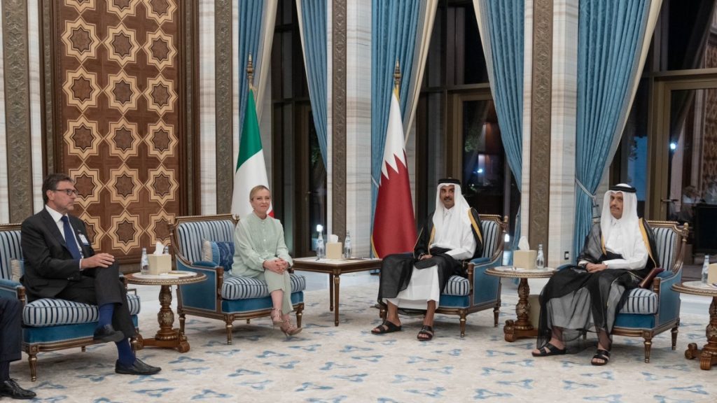 Amir of Qatar holds talks with Italian PM