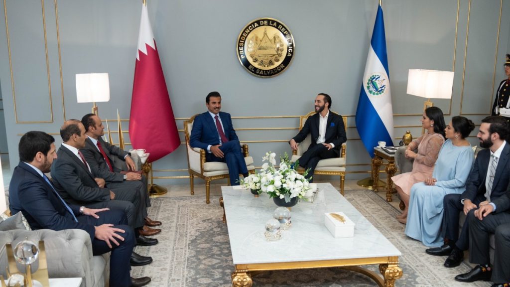 Amir of Qatar holds talks with President of El Salvador