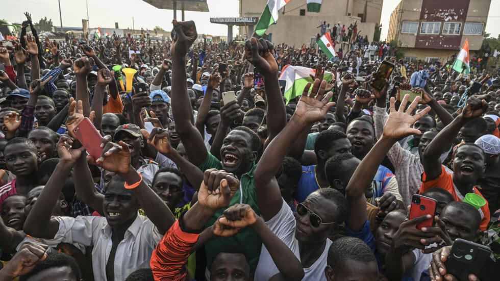 Thousands rally in Niger to demand withdrawal of French troops