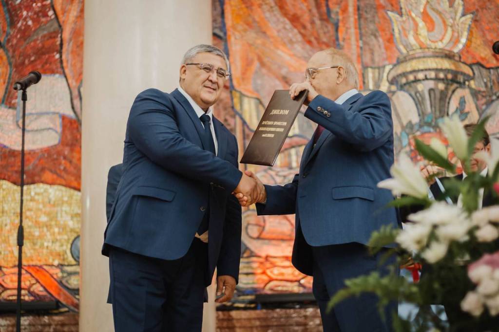 Moscow State University awards title of Honorary Professor to Rector of NUUz
