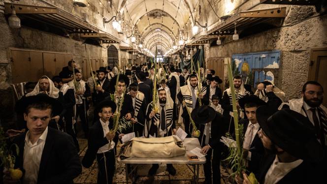 Over 1,000 Israeli extremists storm Al Aqsa complex