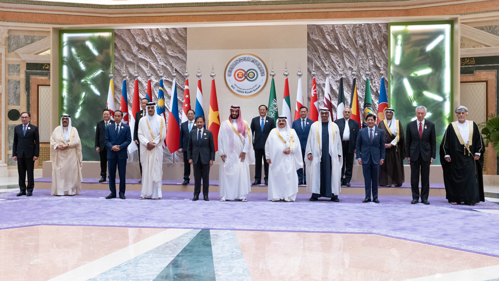 Amir of Qatar participates in GCC-ASEAN summit