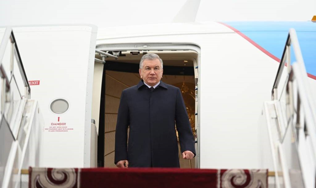 Shavkat Mirziyoyev arrives in Kyrgyzstan