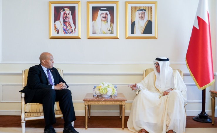 Bahraini FM receives US Senator