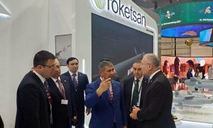 Azerbaijan's Defense Minister participates in Dubai Airshow 2023