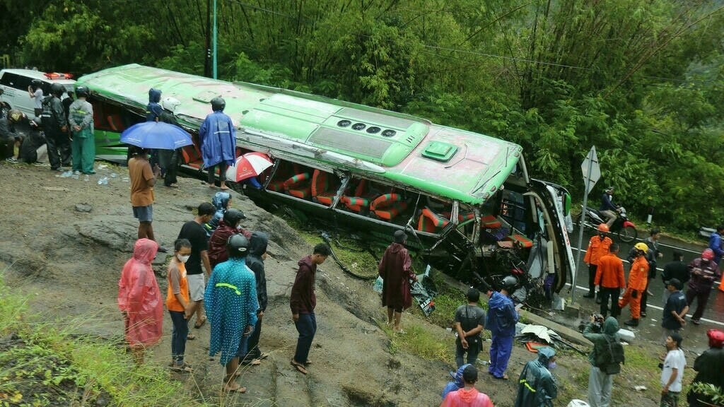 East Java train, bus crash kills 11