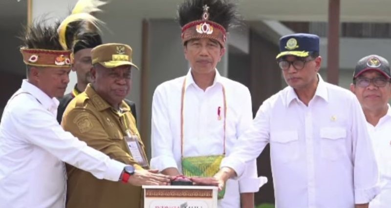 Jokowi inaugurates airports in Papua's Fakfak, Nabire