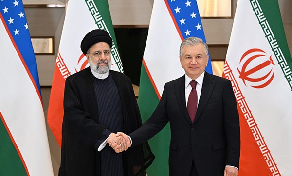 Shavkat Mirziyoyev meets with Iranian President