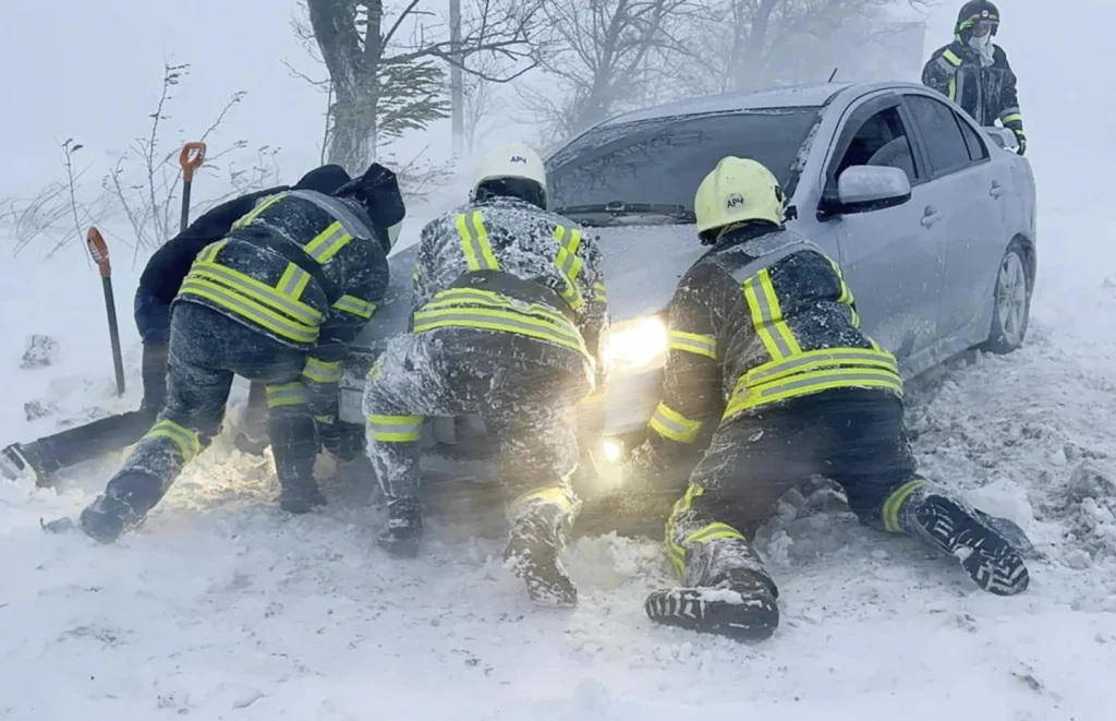 Powerful storm pounds Black Sea region
