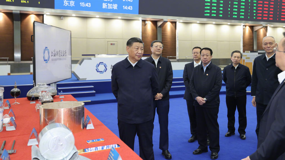 Xi makes inspection tour in Shanghai
