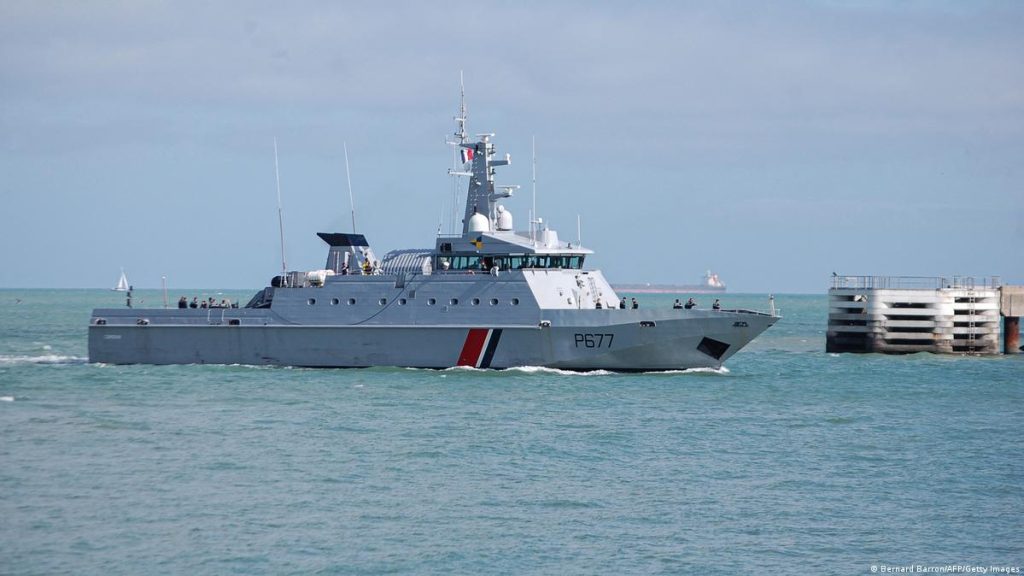 Migrant boat capsizes in English Channel, 1 dead