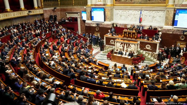 France passes controversial immigration bill