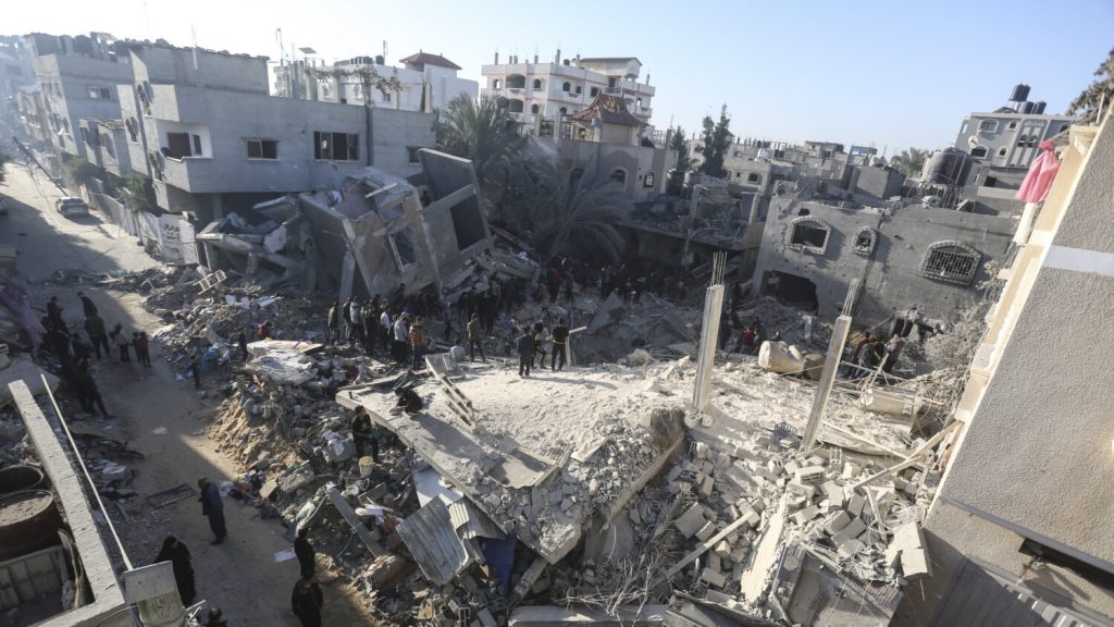 Israeli forces push into southern Gaza