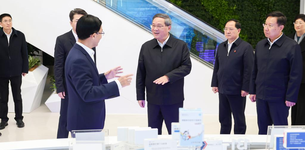 Li Qiang emphasizes advancing people-centered new urbanization