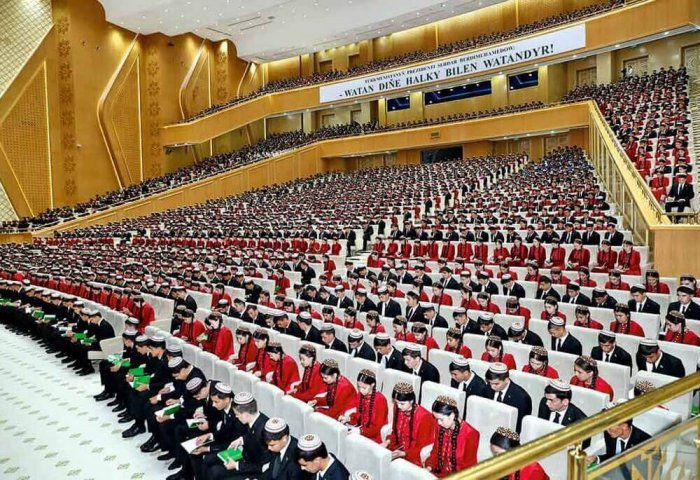 Turkmen President commends International Youth Conference participants