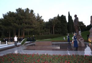 UAE President visits Tomb of Heydar Aliyev