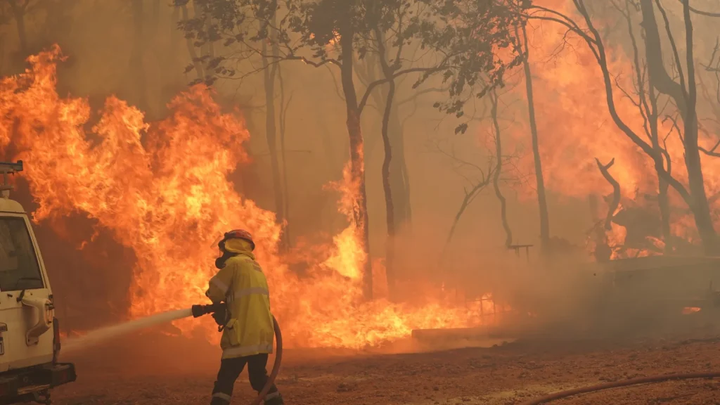 Residents in Western Australia urged to flee as wildfire rages