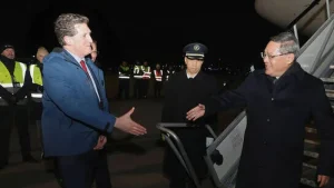 Chinese Premier Embarks on Official Visit to Ireland, Touches Down in Dublin