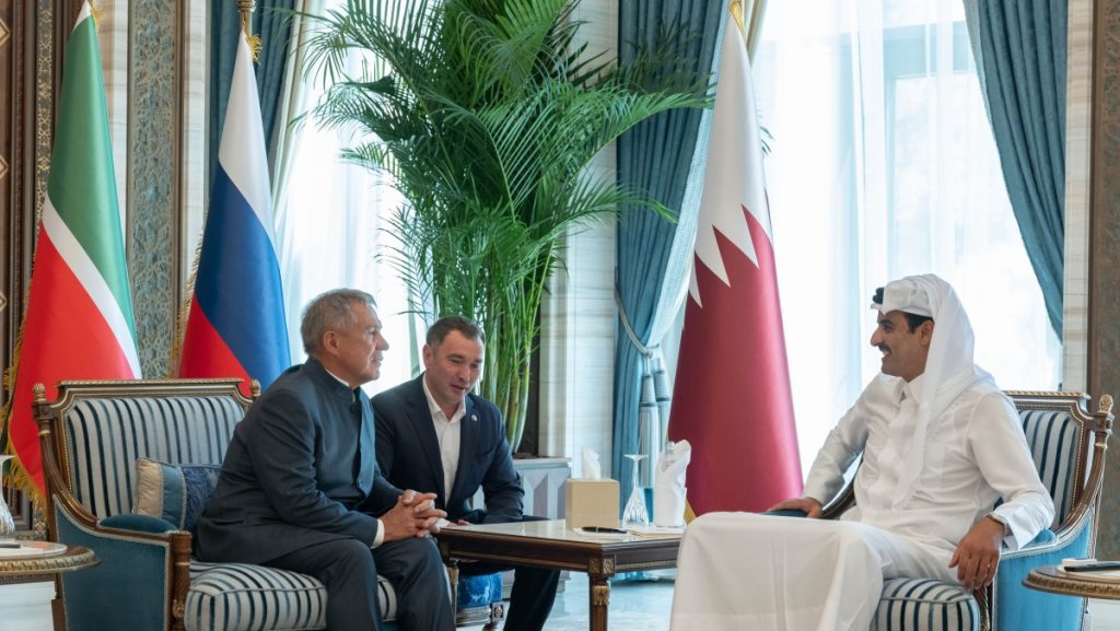 Amir of Qatar Holds Diplomatic Meeting with President of Tatarstan