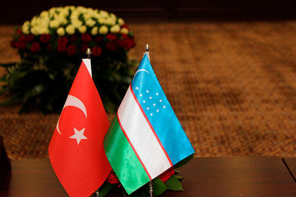 Uzbek, Turkish FMs Hold Phone Talks