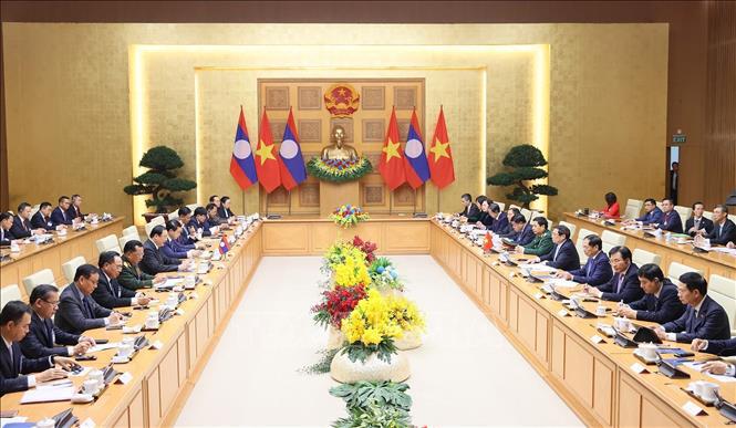 Vietnamese and Lao Prime Ministers Convene for Strategic Discussions