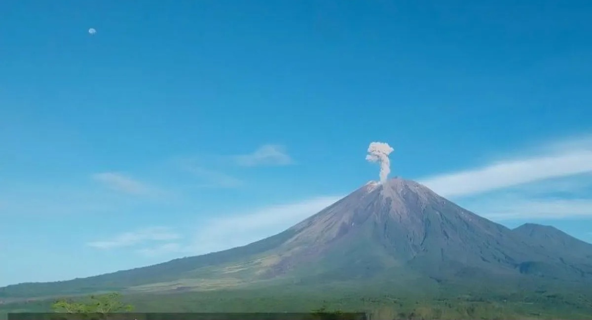 Mount Semeru Erupts: Tourists Advised to Stay Outside Five-Kilometer ...
