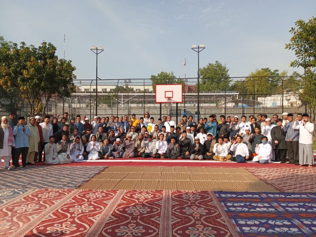 Eid Al-Fitr Celebrated, Hundreds of Indonesian Nationals Gathered at the Embassy's Compound