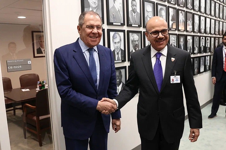 Bahraini and Russian FMs Discuss Bilateral Relations in Telephone Conversation