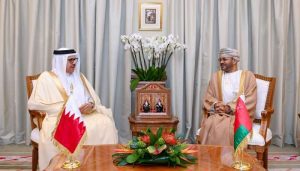 Omani FM Meets Bahraini Counterpart to Strengthen Bilateral Ties