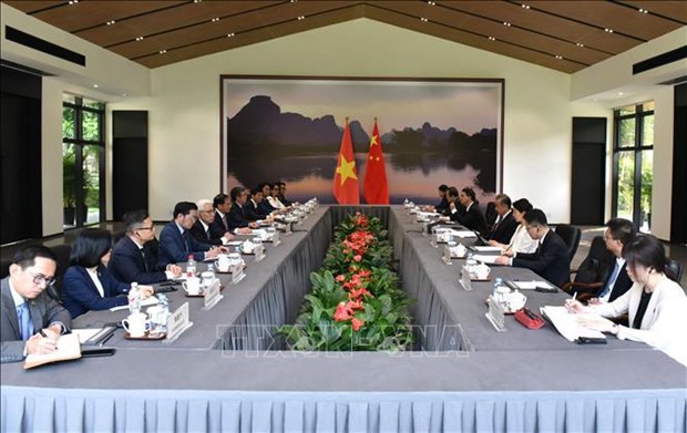 Vietnamese and Chinese Foreign Ministers Hold Talks in Guangxi Province