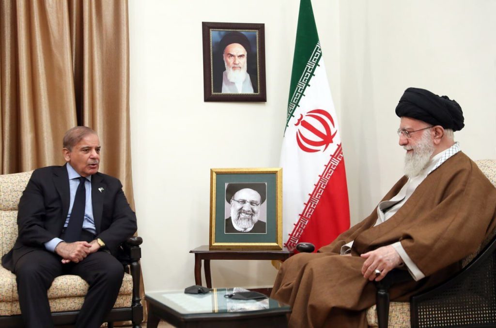 Ayatollah Khamenei Urges Enhanced Relations with Pakistan in Meeting with PM Sharif
