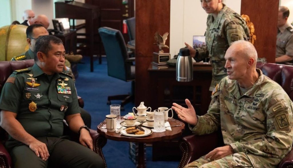 Indonesia's Army Chief of Staff Meets with US Counterpart to Discuss Defense Cooperation
