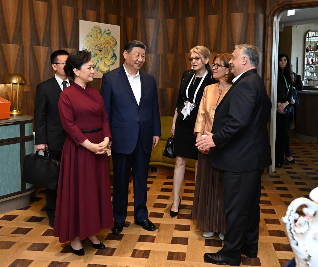 President Xi Jinping Attends Farewell Event in Budapest, Hungary