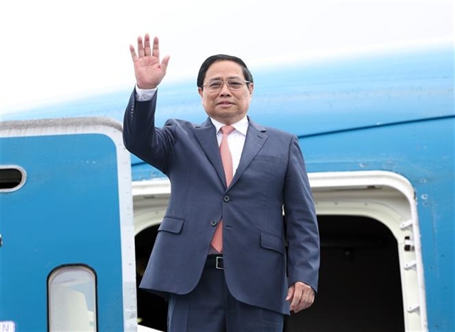 Prime Minister Chính Departs for WEF Annual Meeting in China