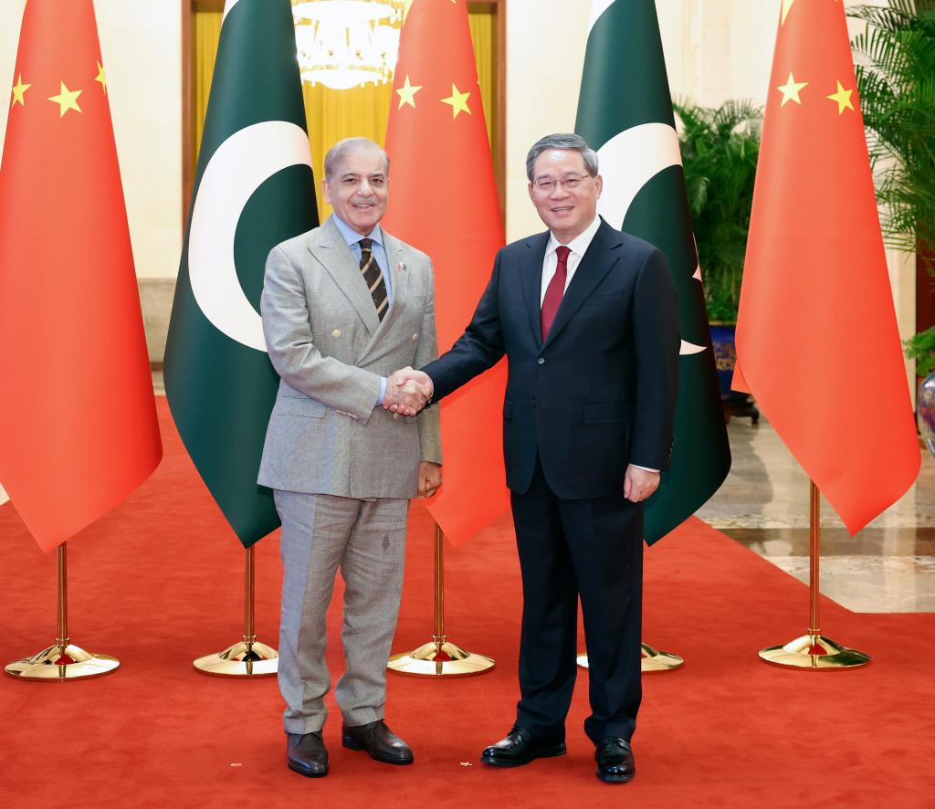 Chinese Premier and Pakistani PM Hold Talks to Enhance Strategic Partnership