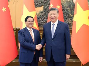 President Xi Meets Vietnamese PM in Beijing
