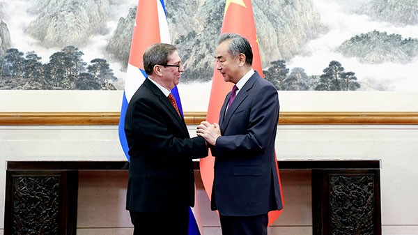 Chinese FM Meets with Cuban Counterpart in Beijing