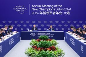 Premier Li Qiang Highlights Economic Opportunities at Summer Davos Symposium