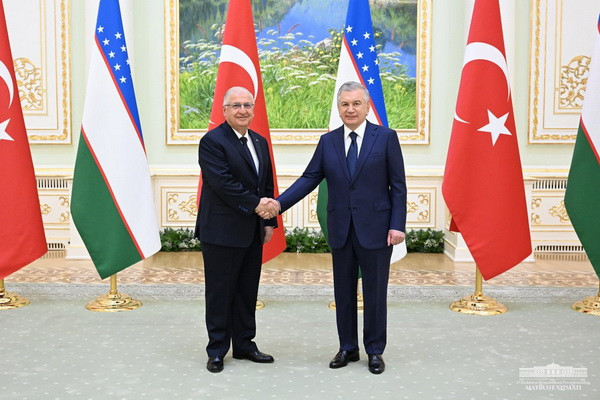 President Mirziyoyev Receives Turkish Delegation