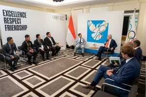 Prabowo and Thohir Discuss Indonesia's Hosting Potential with IOC President