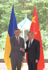 Guangzhou, The Gulf Observer: On Wednesday, the foreign ministers of China and Ukraine met in Guangzhou to exchange views on the ongoing Ukraine crisis